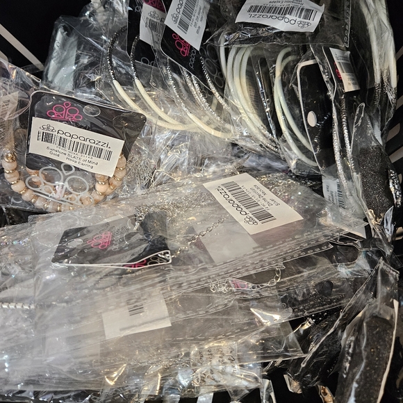 $40 Assorted Jewelry (20 pieces) Collection Brand New Beautiful Jewelry. - Picture 7 of 8